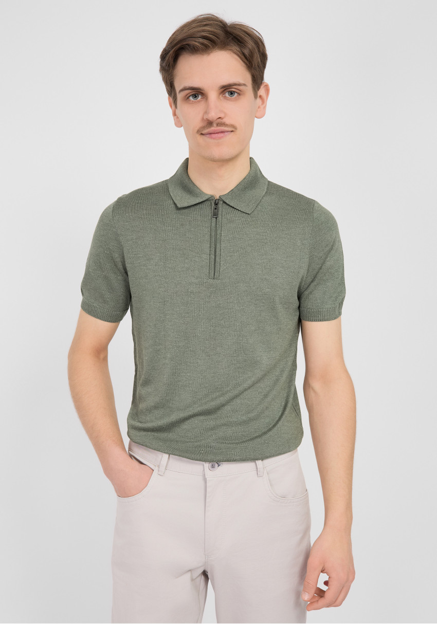 "CLASSIC MEN'S KHAKI ZIP POLO", Photo 1