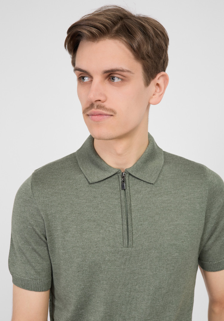 "CLASSIC MEN'S KHAKI ZIP POLO", Photo 1