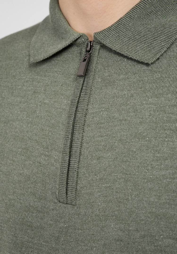 "CLASSIC MEN'S KHAKI ZIP POLO", Photo 3