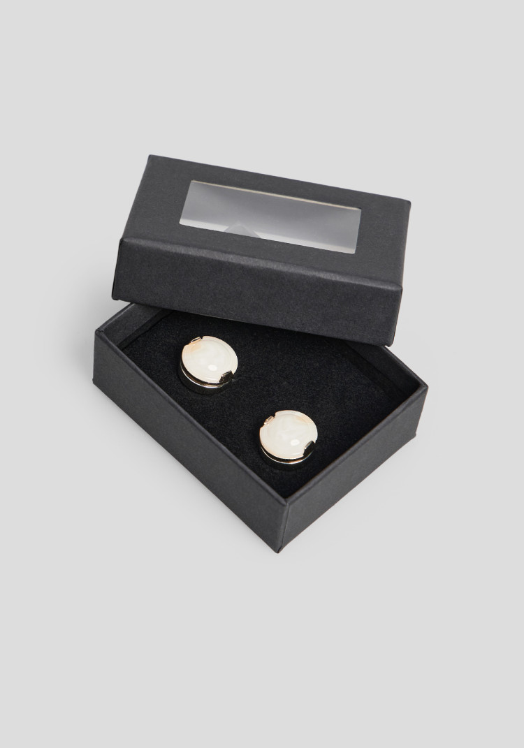 CLASSIC MEN'S BUTTON ACCESSORY, Photo 2