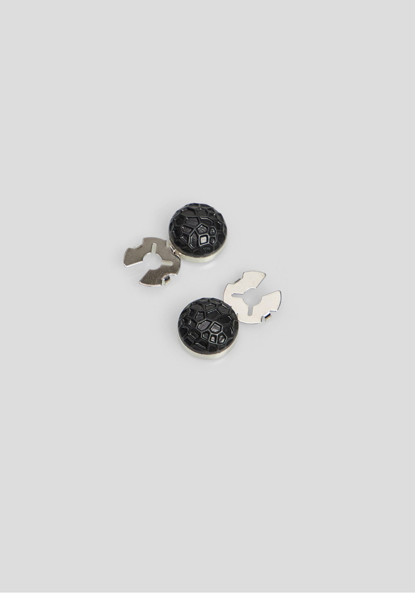 CLASSIC MEN'S BUTTON ACCESSORY, Photo 1