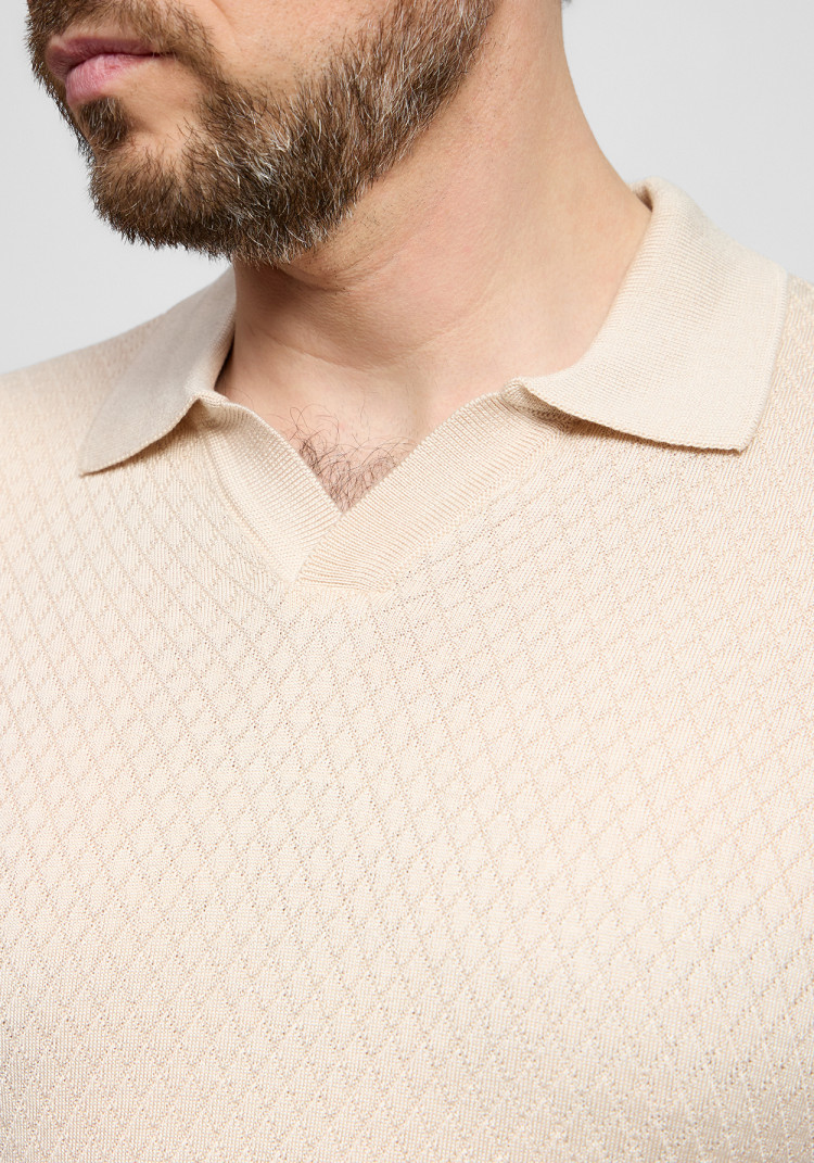 Classic men's beige polo with a textured geometric pattern, Photo 3