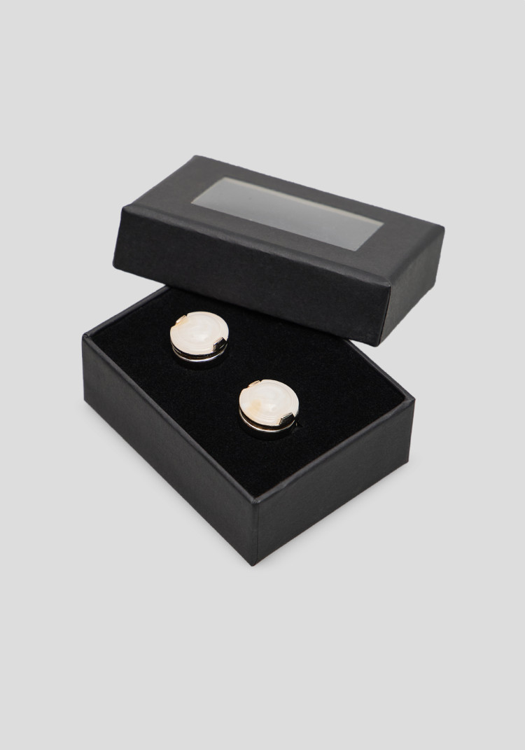 Classic men's button decoration with a mother-of-pearl texture, Photo 2